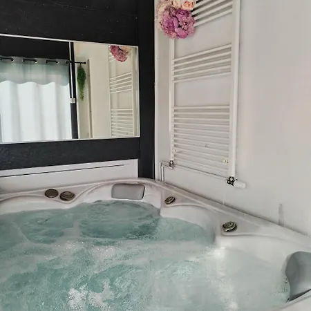 Forrest - Private Jacuzzi&sauna Appartamento *