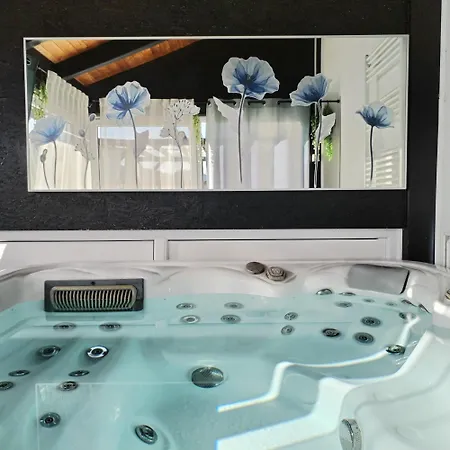Forrest - Private Jacuzzi & Sauna Apartment *