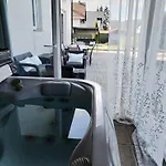 Apartman Forrest - Private Jacuzzi & Sauna