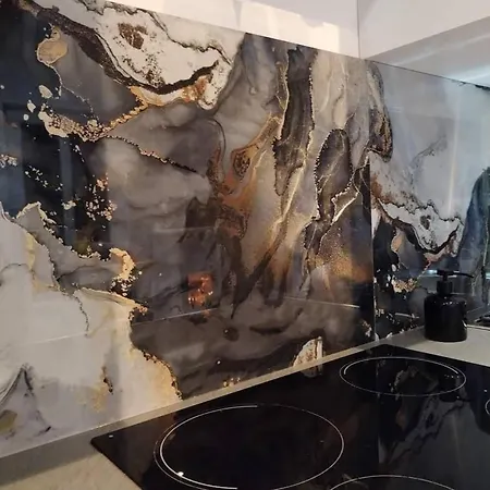 Forrest - Private Jacuzzi & Sauna Appartement