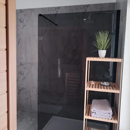 Forrest - Private Jacuzzi & Sauna شقة *