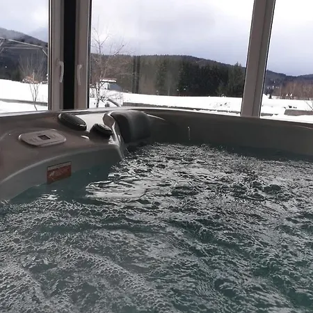 Forrest - Private Jacuzzi & Sauna شقة