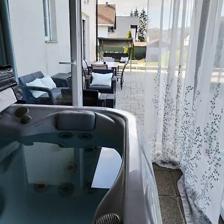 شقة Forrest - Private Jacuzzi & Sauna