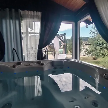 شقة Forrest - Private Jacuzzi & Sauna رافنا غورا