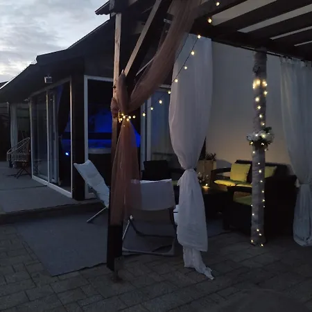Forrest - Private Jacuzzi & Sauna شقة *